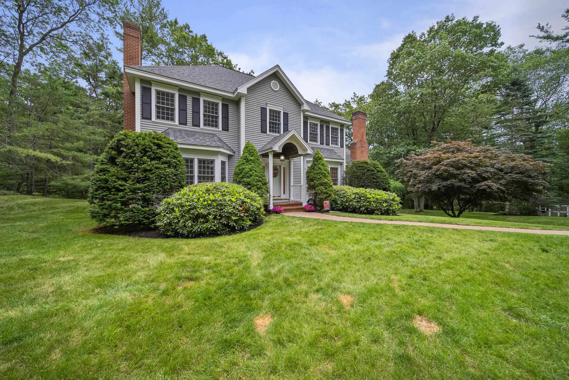 9 Hyde Park Circle Londonderry NH 03053