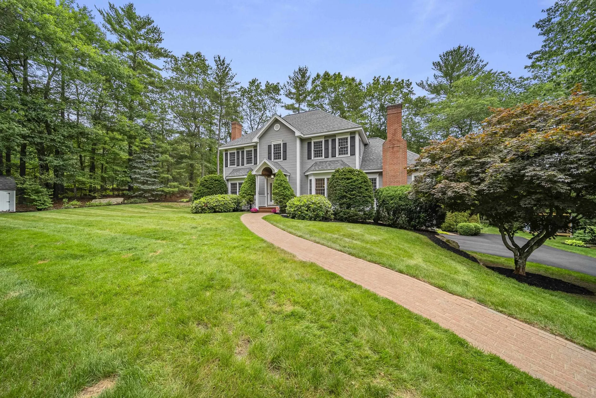 9 Hyde Park Circle Londonderry NH 03053
