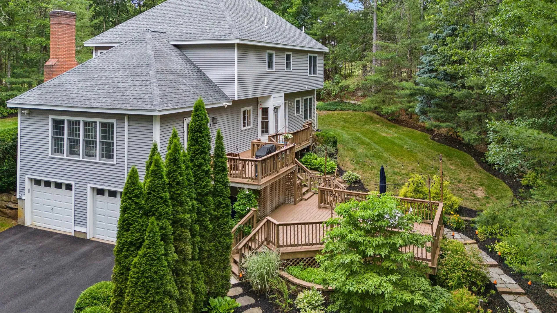 9 Hyde Park Circle Londonderry NH 03053