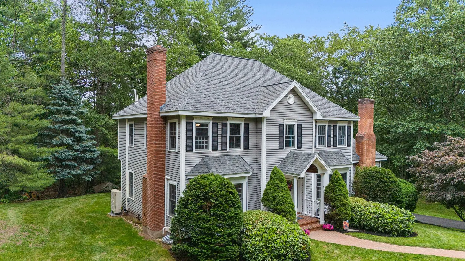 9 Hyde Park Circle Londonderry NH 03053