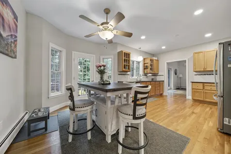 9 Hyde Park Circle Londonderry NH 03053