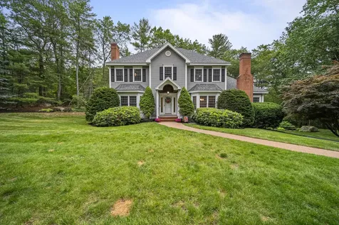 9 Hyde Park Circle Londonderry NH 03053