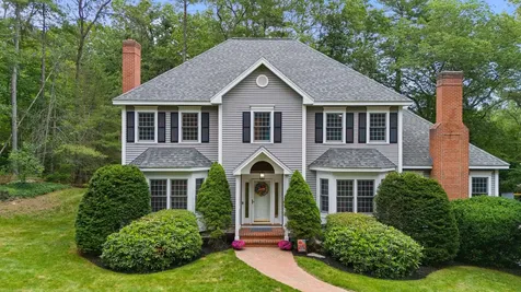 9 Hyde Park Circle Londonderry NH 03053