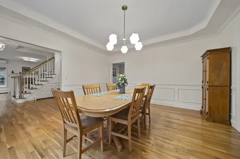 9 Hyde Park Circle Londonderry NH 03053