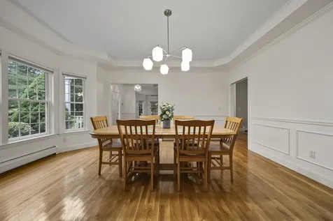 9 Hyde Park Circle Londonderry NH 03053