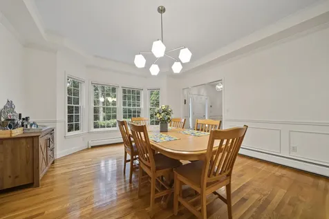 9 Hyde Park Circle Londonderry NH 03053