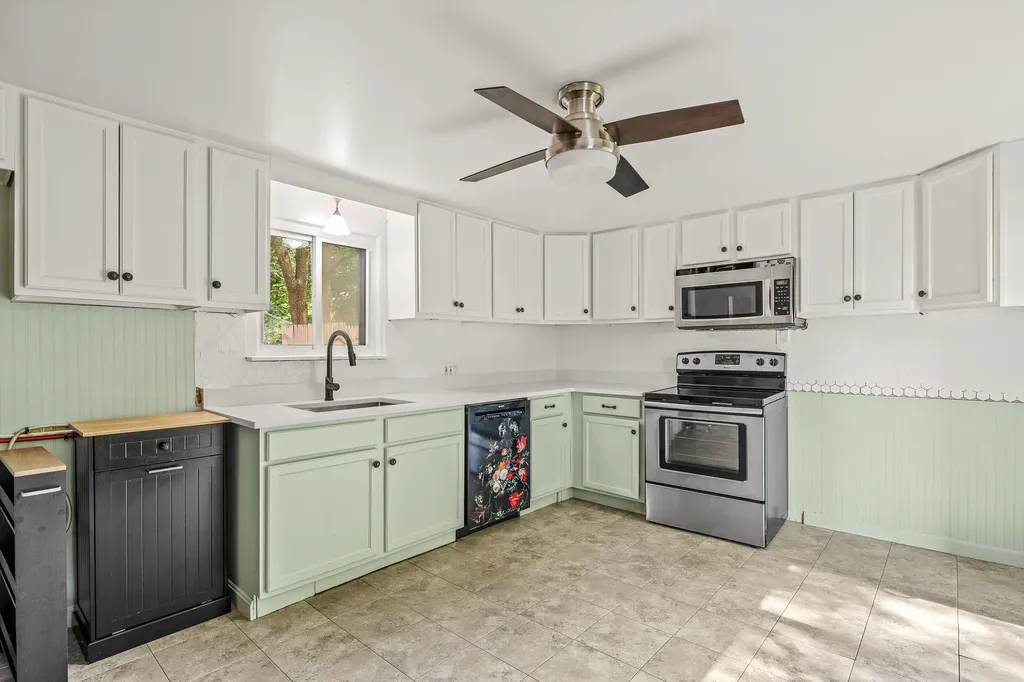 40 South Avenue Derry NH 03445