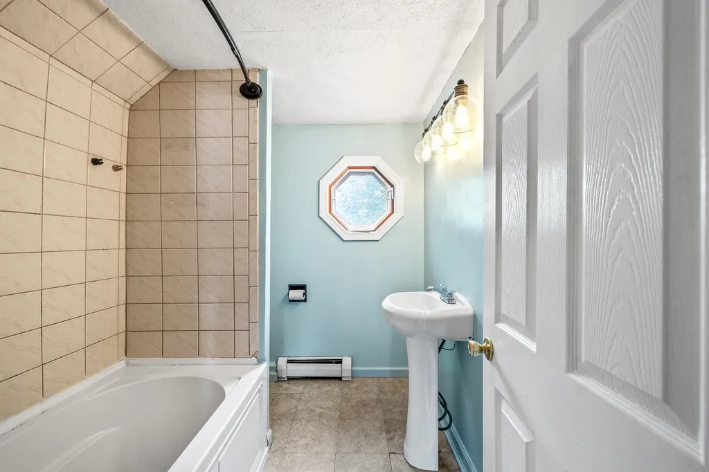 40 South Avenue Derry NH 03445