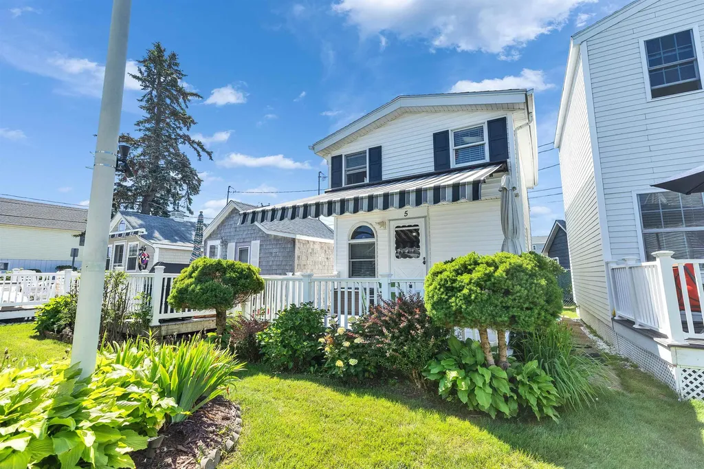66 Kings Highway Hampton NH 03842
