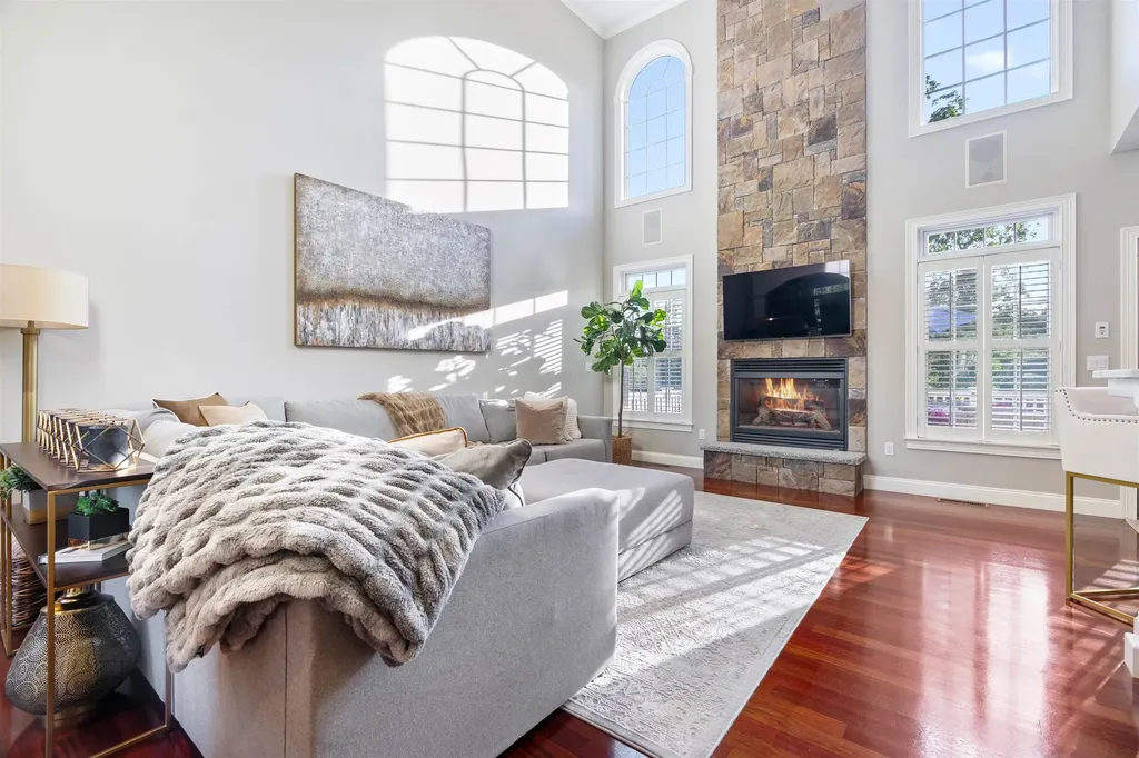 39 Ticklefancy Lane Salem NH 03079