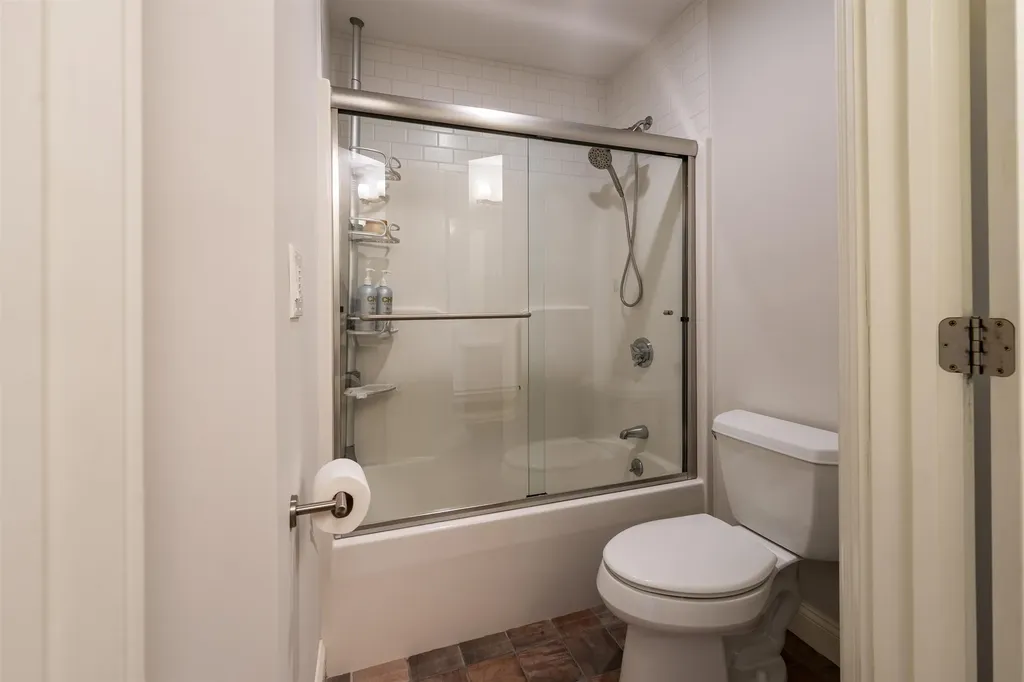 39 Ticklefancy Lane Salem NH 03079