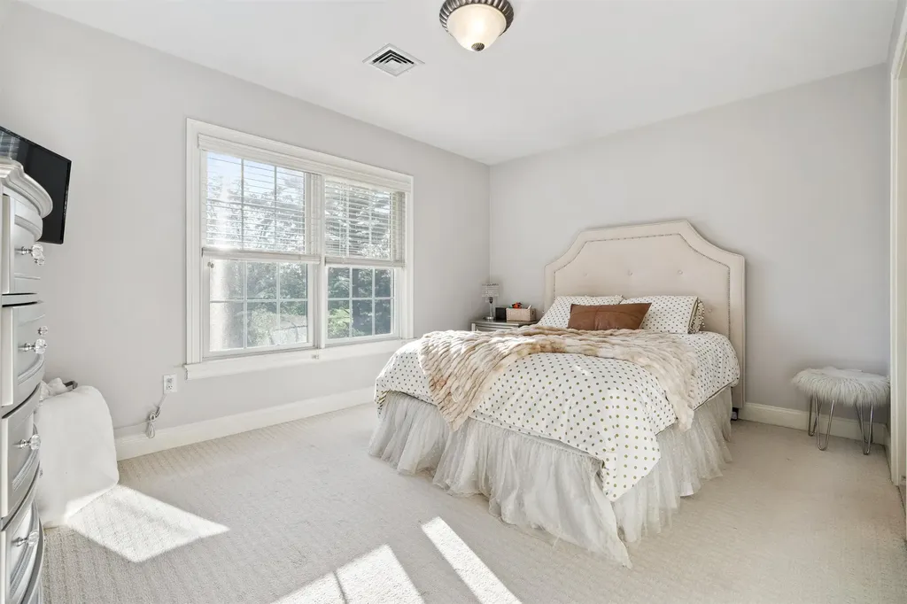 39 Ticklefancy Lane Salem NH 03079