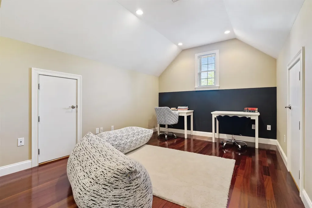 39 Ticklefancy Lane Salem NH 03079