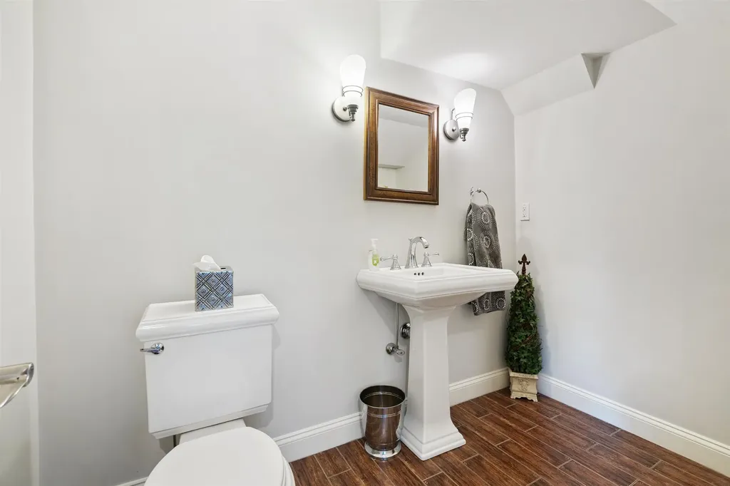 39 Ticklefancy Lane Salem NH 03079