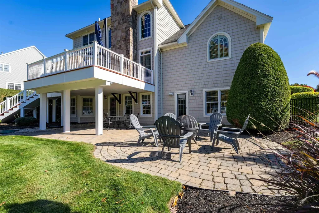 39 Ticklefancy Lane Salem NH 03079