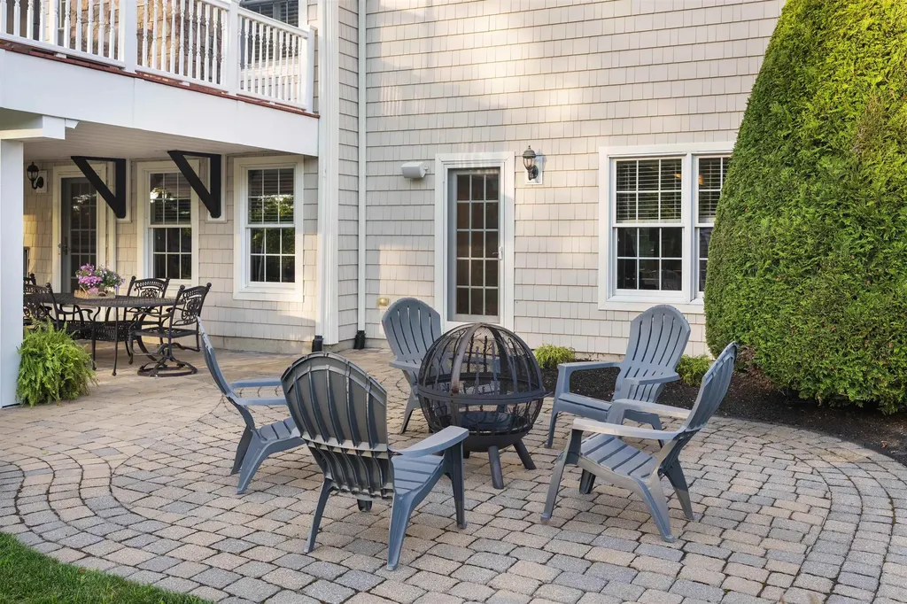 39 Ticklefancy Lane Salem NH 03079