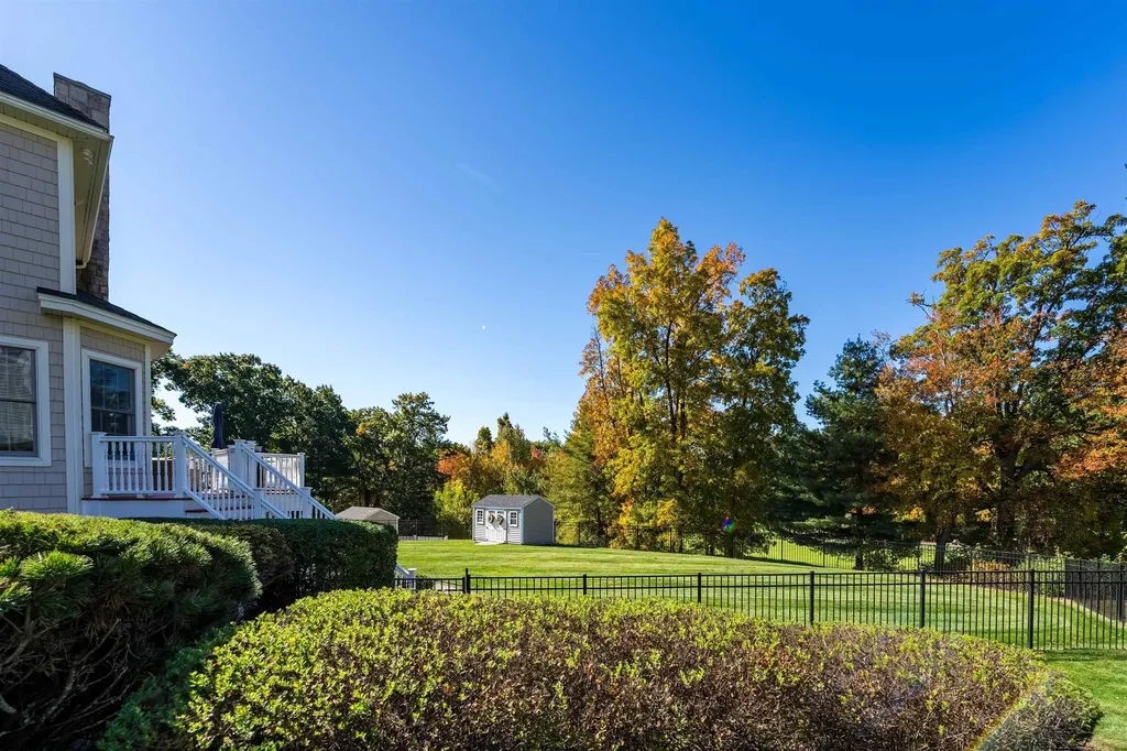 39 Ticklefancy Lane Salem NH 03079