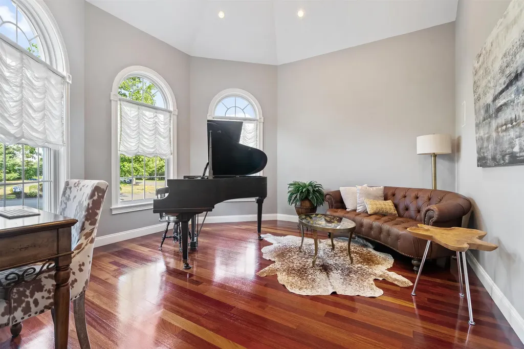 39 Ticklefancy Lane Salem NH 03079