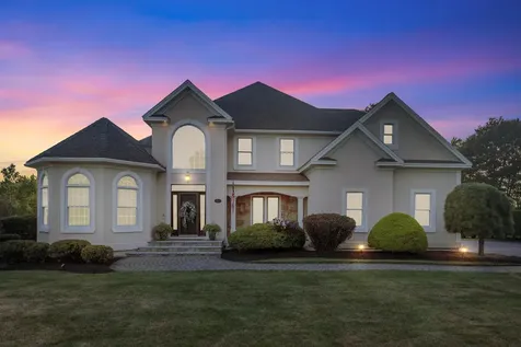 39 Ticklefancy Lane Salem NH 03079