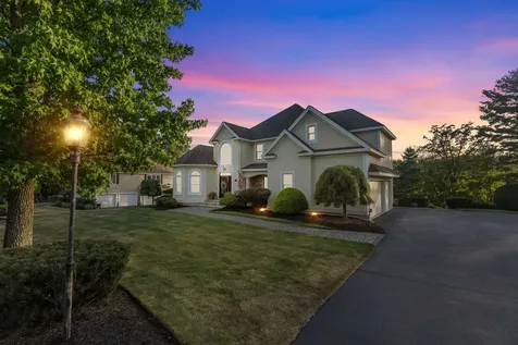 39 Ticklefancy Lane Salem NH 03079