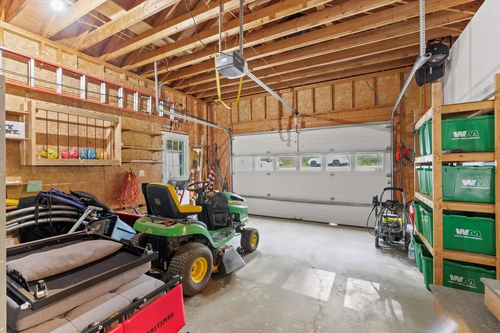 31 Winant Road Pittsfield NH 03263