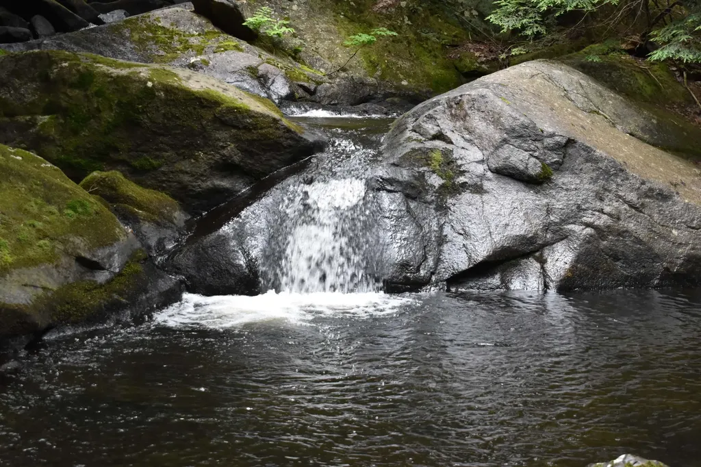 Saunders Hill Road Wentworth NH 03282