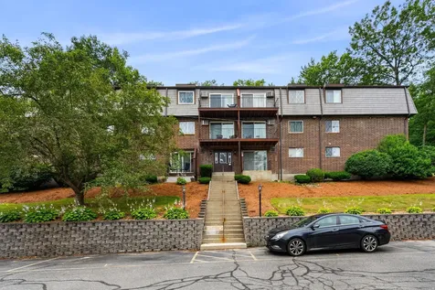 4 Pembroke Drive Derry NH 03038