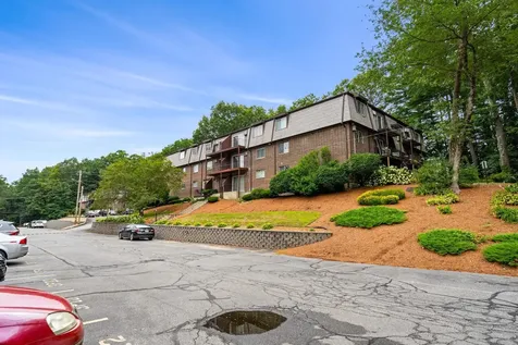 4 Pembroke Drive Derry NH 03038