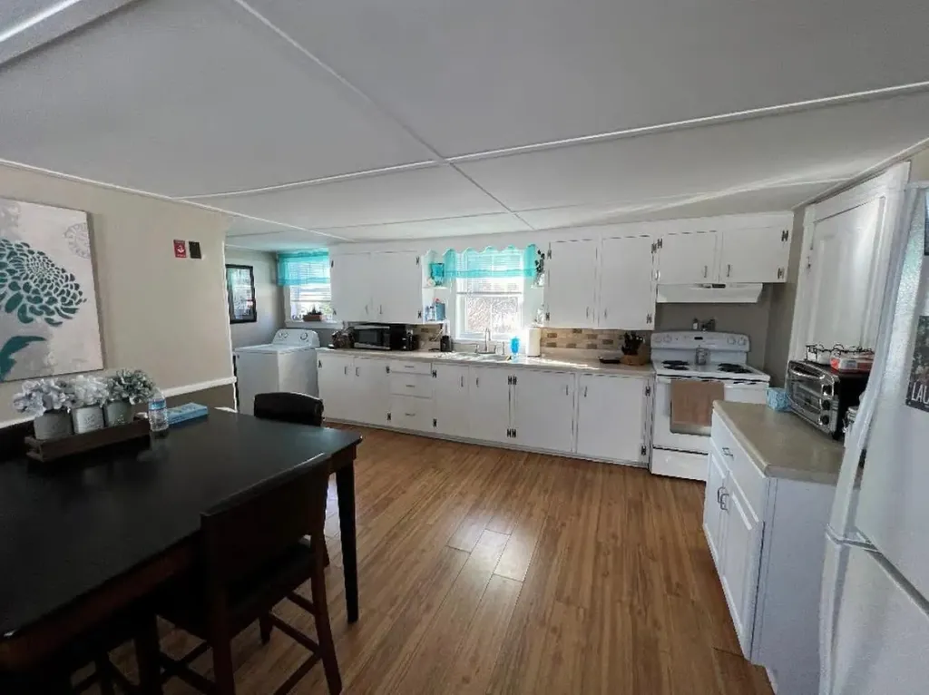 106b Emerson Avenue Hampstead NH 03841