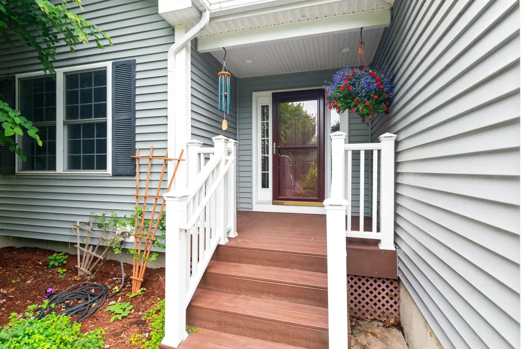 61 Hannahs Place Colchester VT 05446