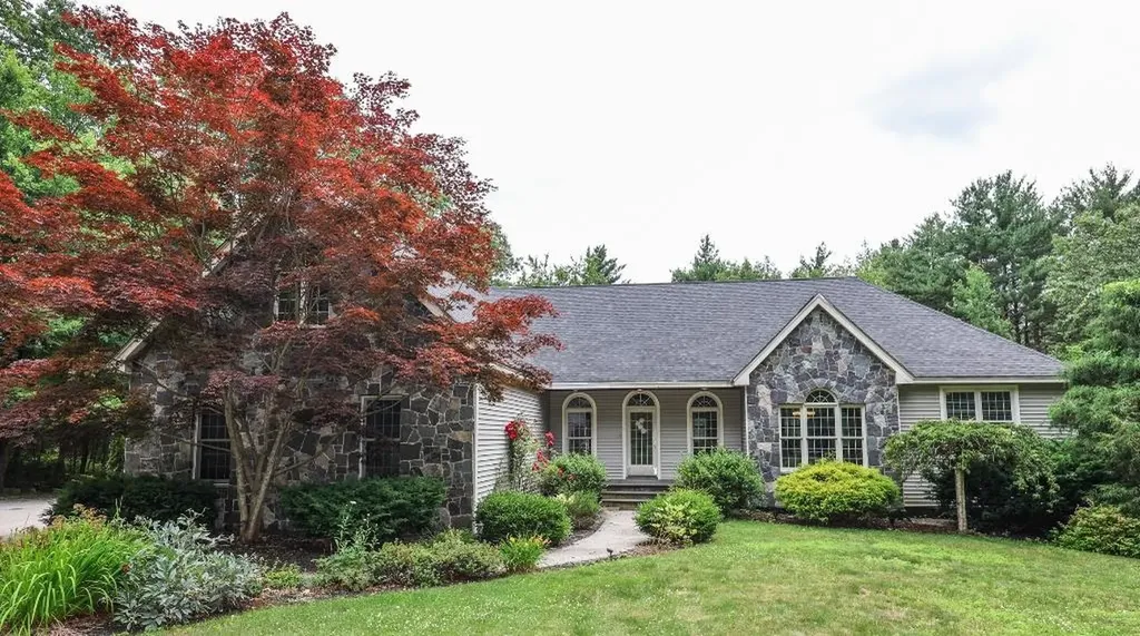 4 Fieldstone Drive Hooksett NH 03106