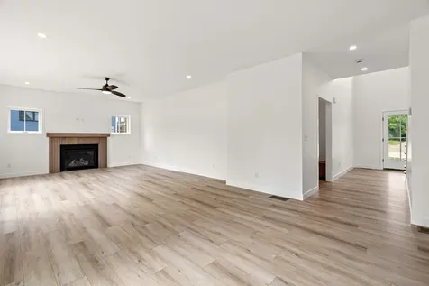 1 Lily Lane Londonderry NH 03053