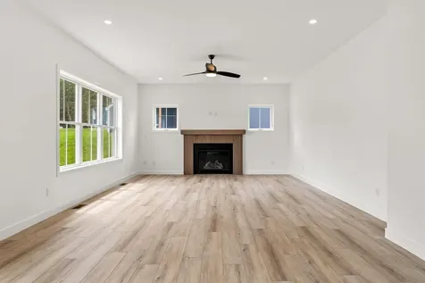 1 Lily Lane Londonderry NH 03053