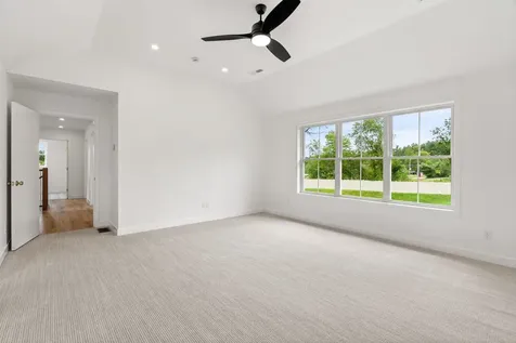 1 Lily Lane Londonderry NH 03053