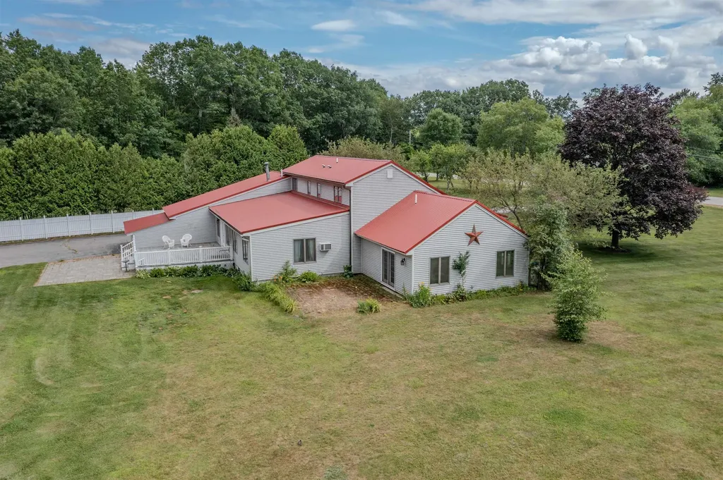 25 Oak Hill Drive Loudon NH 03307
