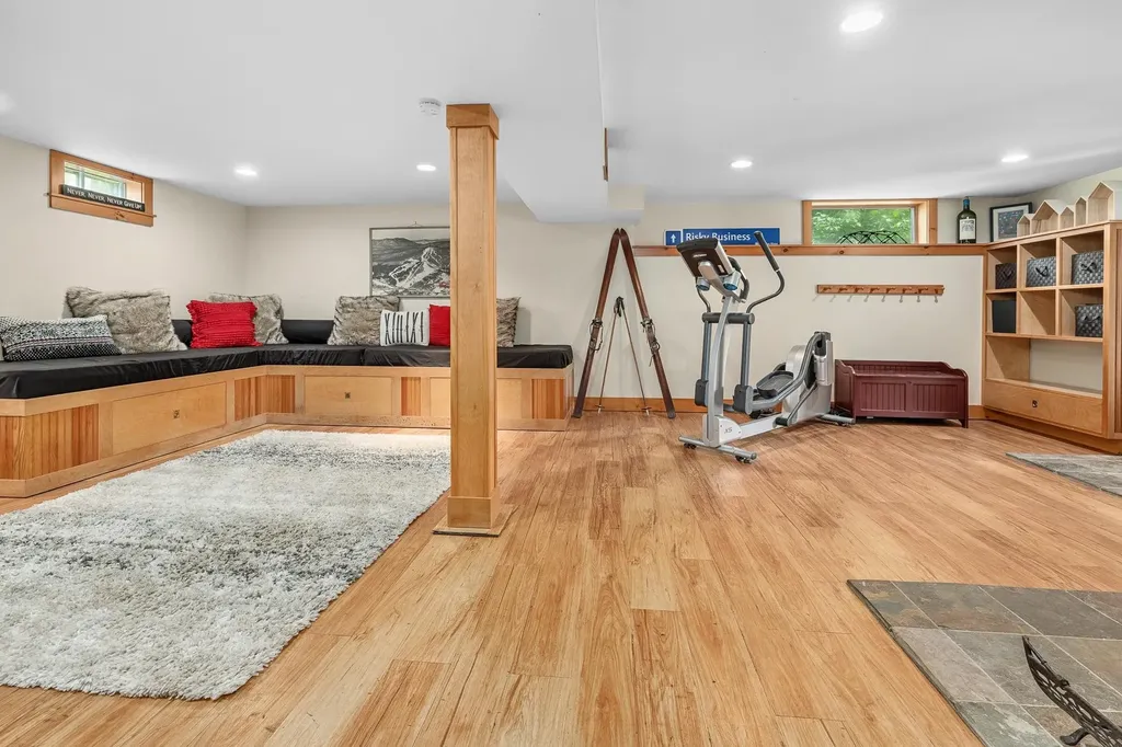 1949 South Road Peru VT 05152