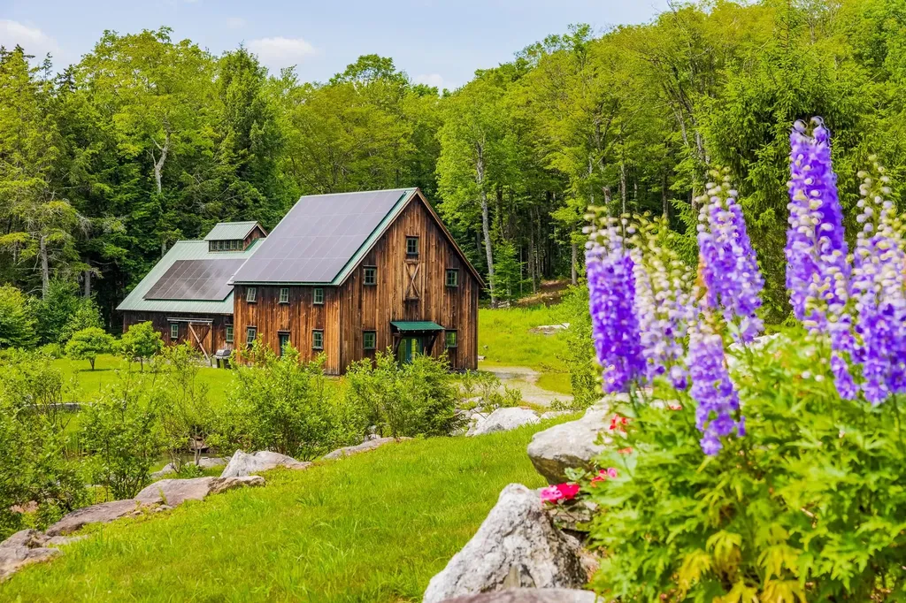 1949 South Road Peru VT 05152