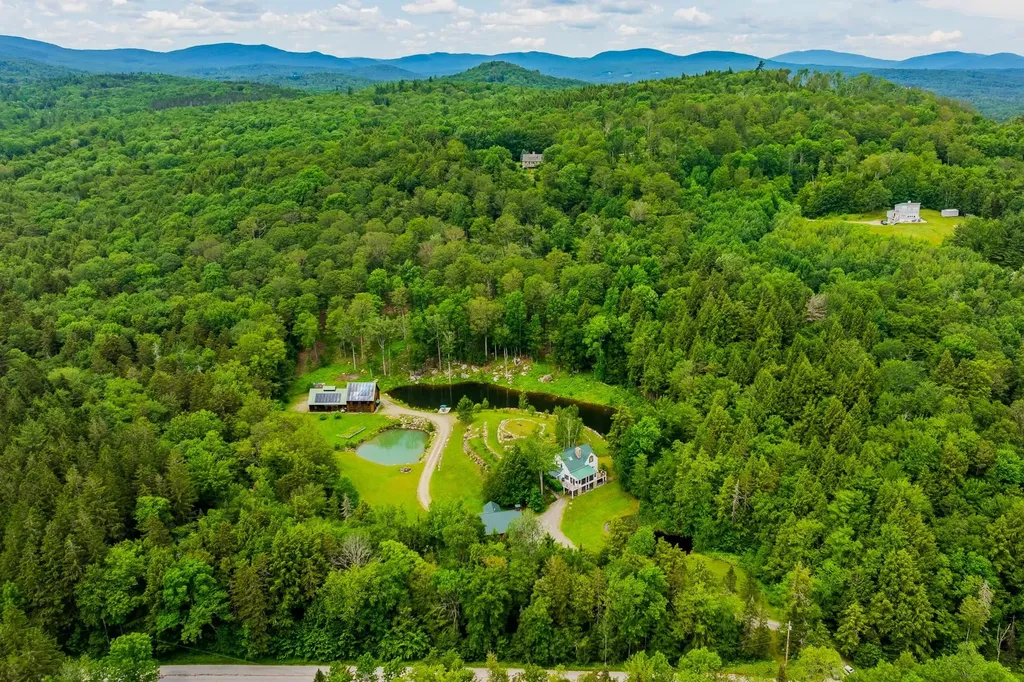 1949 South Road Peru VT 05152