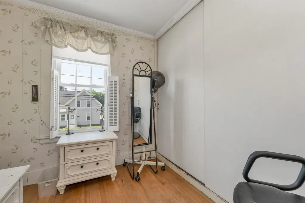 99 Oak Street Laconia NH 03246