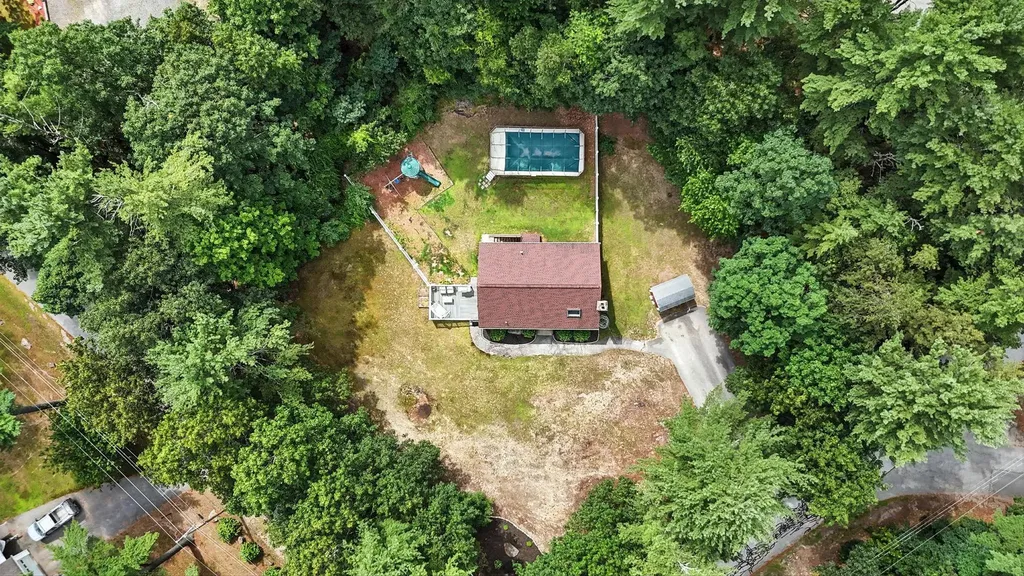 11 Albany Avenue Londonderry NH 03053