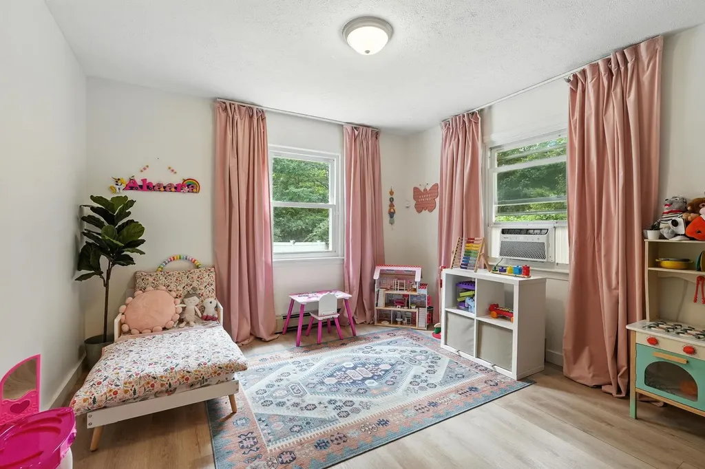 11 Albany Avenue Londonderry NH 03053