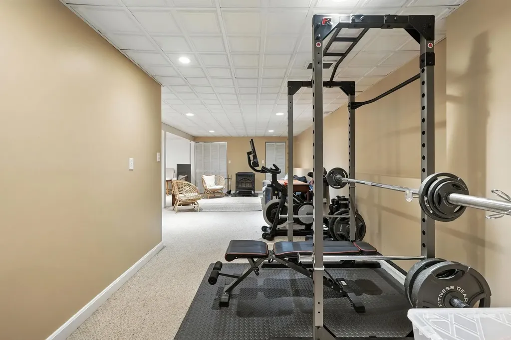 11 Albany Avenue Londonderry NH 03053