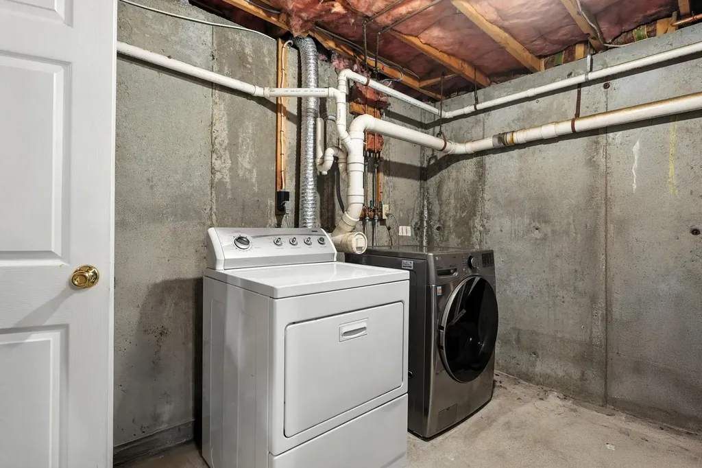 11 Albany Avenue Londonderry NH 03053