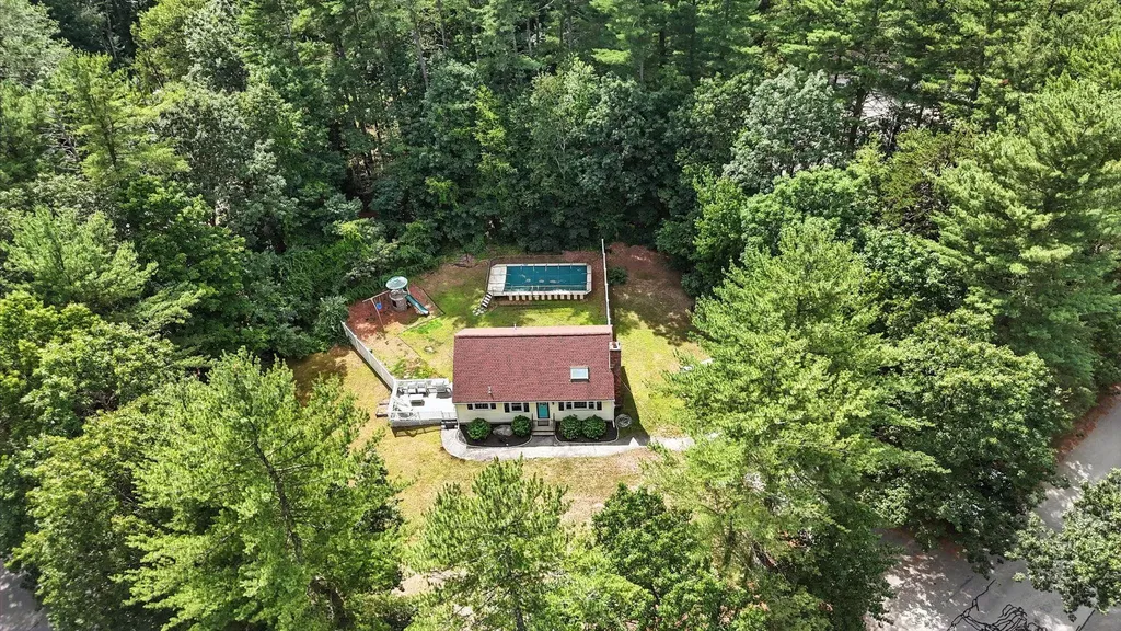 11 Albany Avenue Londonderry NH 03053