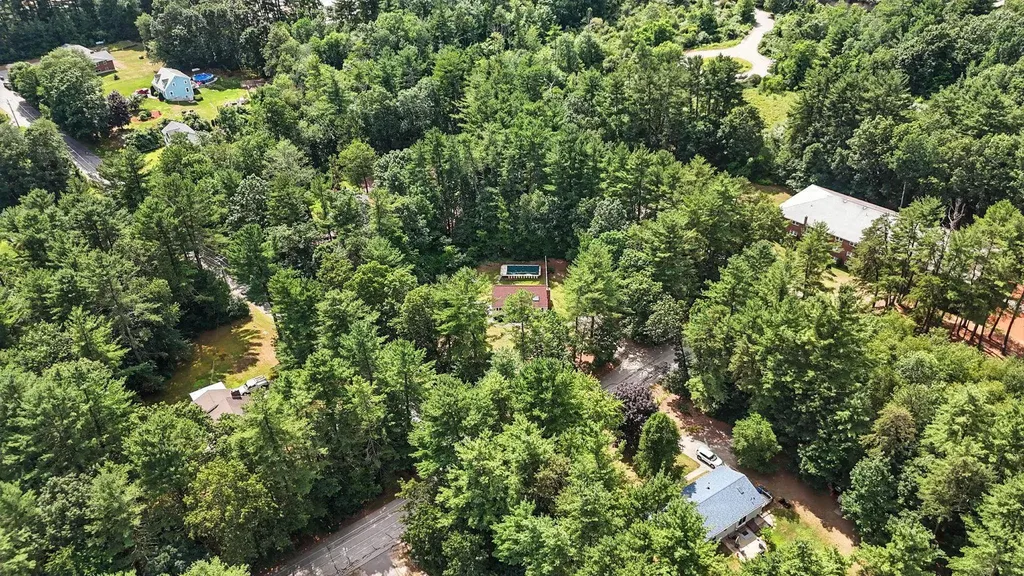 11 Albany Avenue Londonderry NH 03053