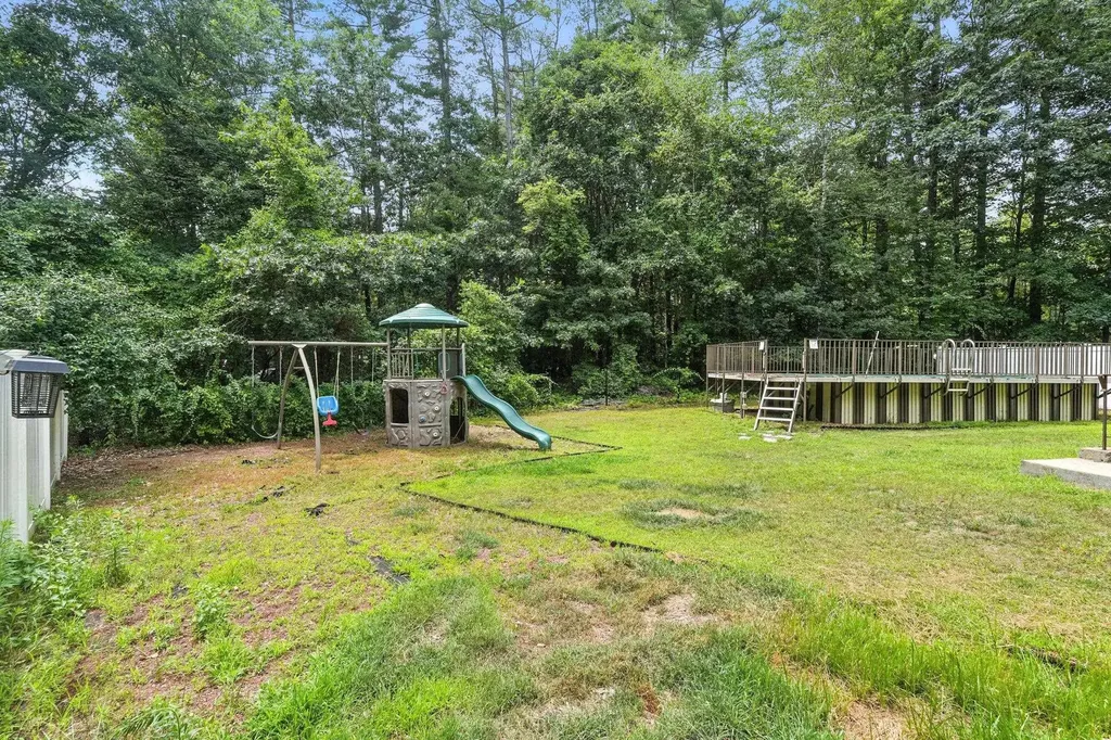 11 Albany Avenue Londonderry NH 03053