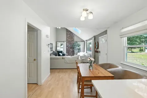 11 Albany Avenue Londonderry NH 03053