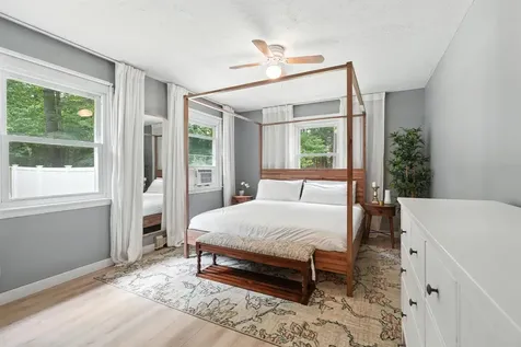 11 Albany Avenue Londonderry NH 03053