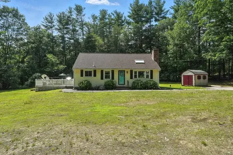 11 Albany Avenue Londonderry NH 03053