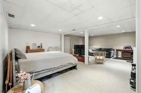 11 Albany Avenue Londonderry NH 03053